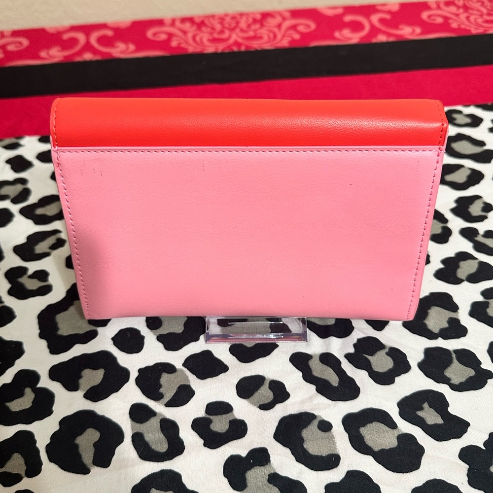 🚨SOLD🚨Juicy Couture Crossbody Bag Pink with Golden Chain Strap*New with tags - Picture 2 of 5